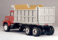 International Paystar 5000 Dump Truck (1/25 Scale) Plastic Vehicle Model Kit