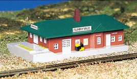 Passenger Station (Assembled) with Figure -- 2-7/8 x 5-1/8" 7.3 x 13cm