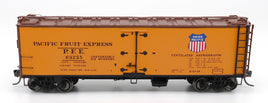 HO Scale - R-40-19 Wood Refrigerator Car - PFE Single Herald